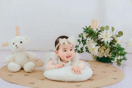 上杭四个月宝宝揉眼睛